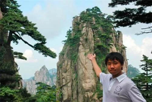 汶川地震救同学的英雄小男孩现状,汶川地震中救了多少人的小英雄