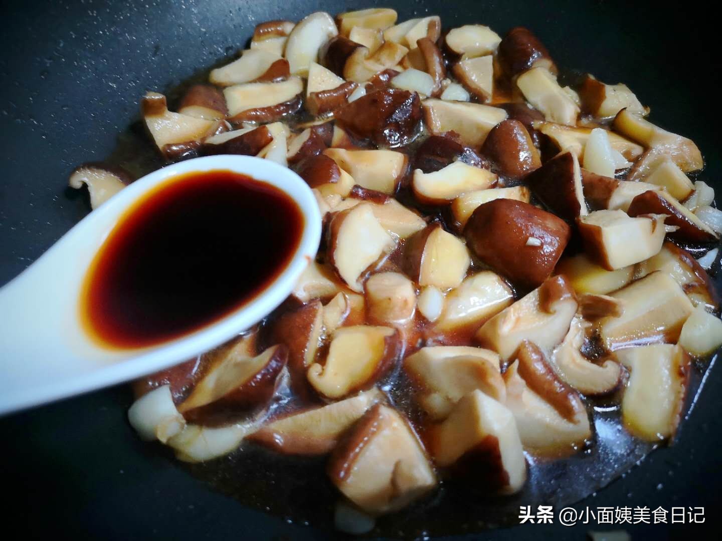 这三样一起炒实在太鲜美,这道菜懒人必备随便一炒都很好吃