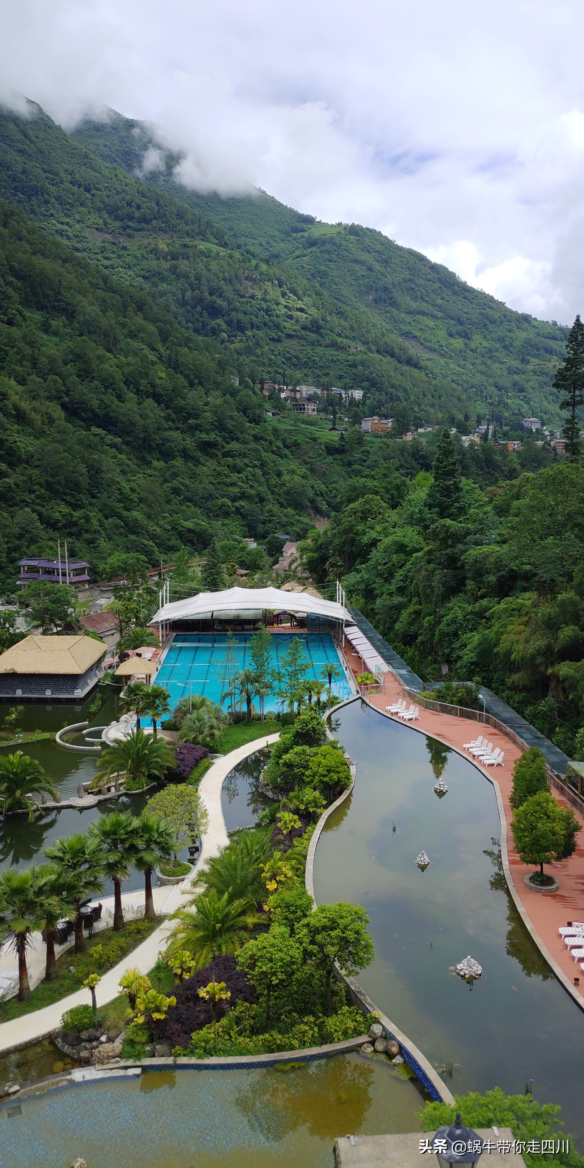 成都出发,一家三口2300元贡嘎神汤喇叭河四日游