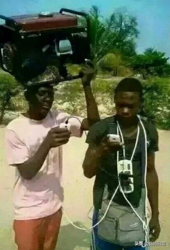 国外有人发明了一款新颖的充电宝,外国人第一次用中国充电宝