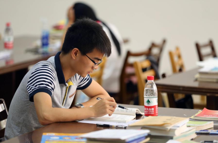 2022考研到底要不要报班，班该怎么报，听听那些上岸的同学怎么说