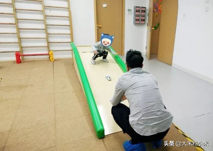 两岁孩子自闭症干预后能恢复多少,儿子患有自闭症父母怎么教