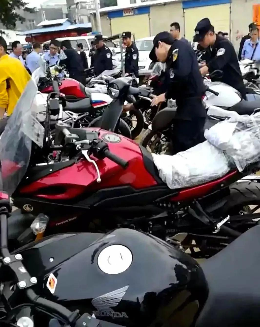 在路边捡到一个螺丝,捡到一个螺丝