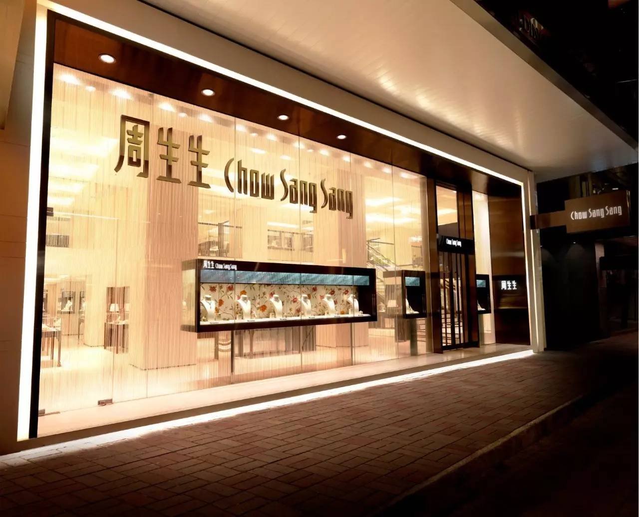 女子想把足金小熊改成戒指，结果烧成一堆灰，周生生的解释亮了