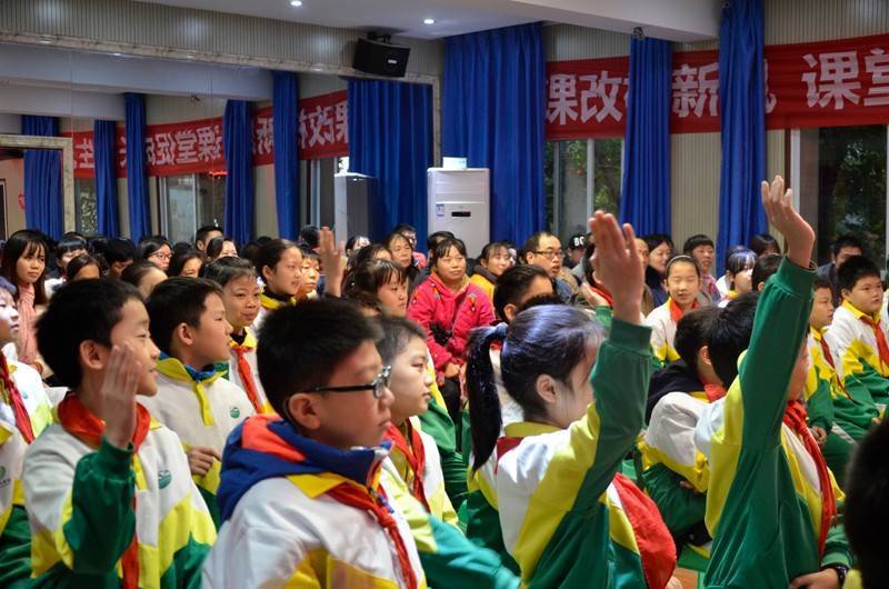 家长开放日家校携手共促成长,家校共育为孩子成长撑起一片蓝天