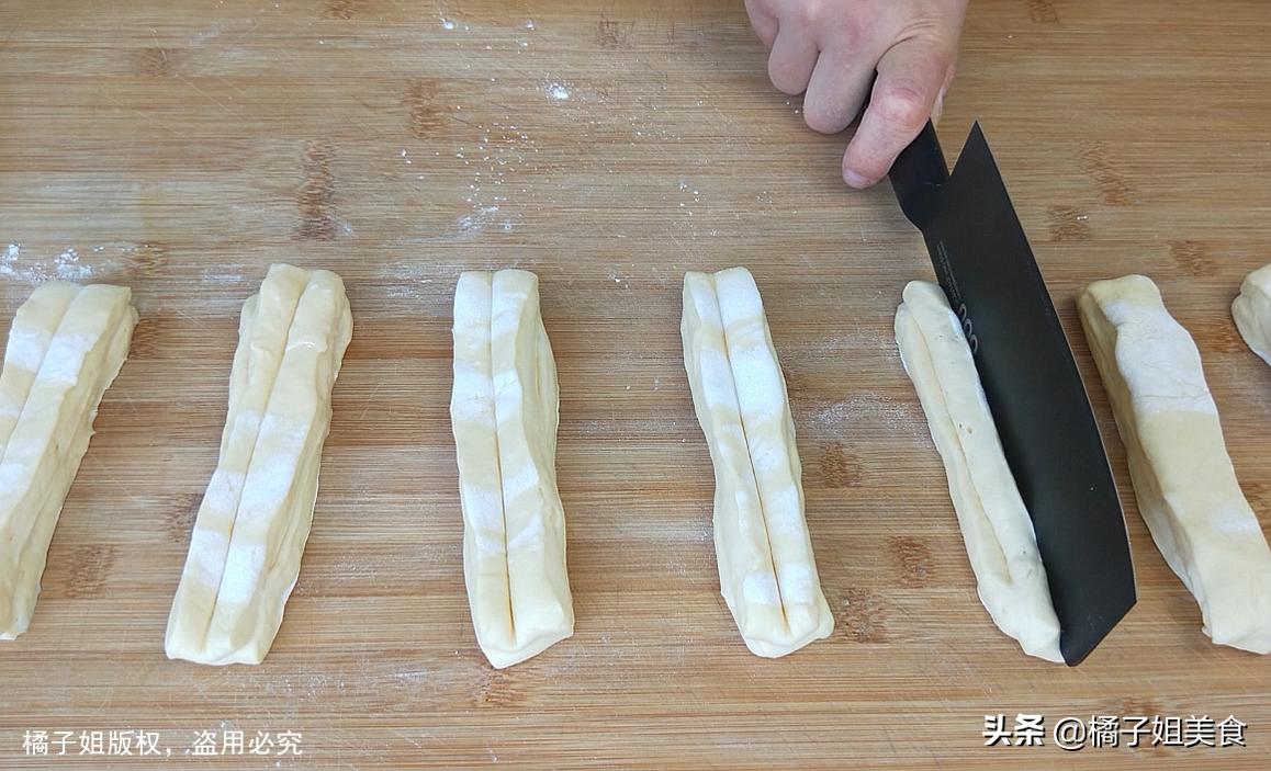 油条家常做法前一晚做好,油条快速做法和配方的全过程