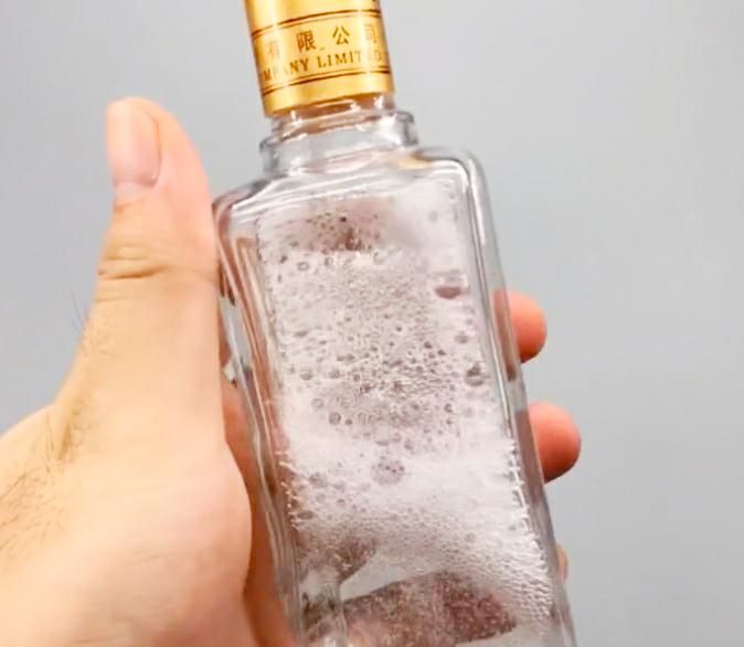 怎么辨别白酒真假最简单方法,鉴别真假白酒的几个方法