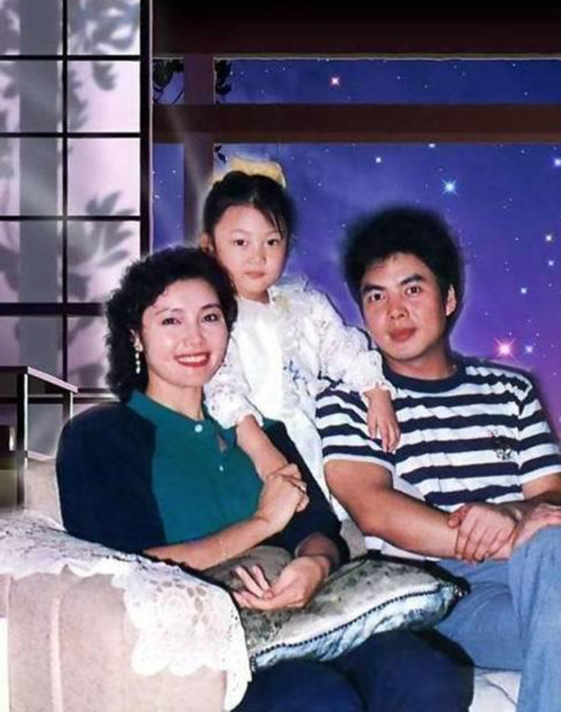 红牡丹姜黎黎全身照,姜黎黎年轻时的照片红牡丹