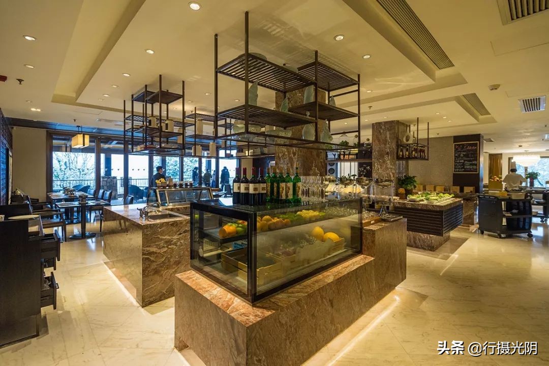 安吉民宿下雪的视频,安吉城堡酒店