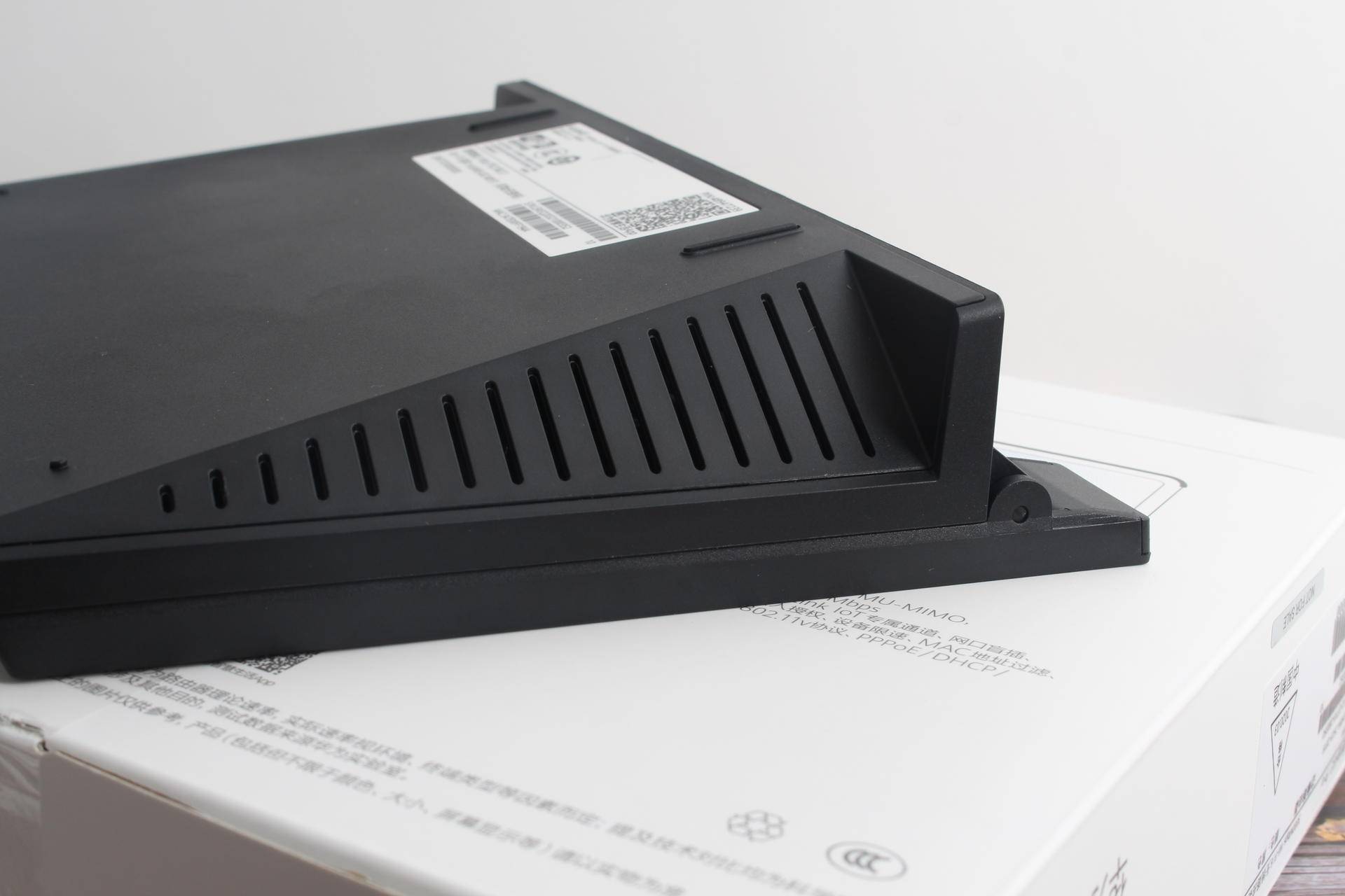 华为5g路由器ax3pro评测,华为ax3pro路由器老款和新款对比