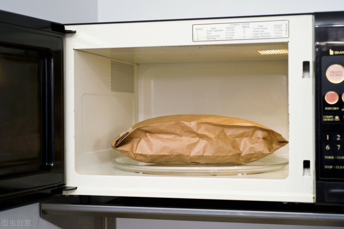 微波炉里放入这些东西非常危险,哪些东西不能放进微波炉里微波