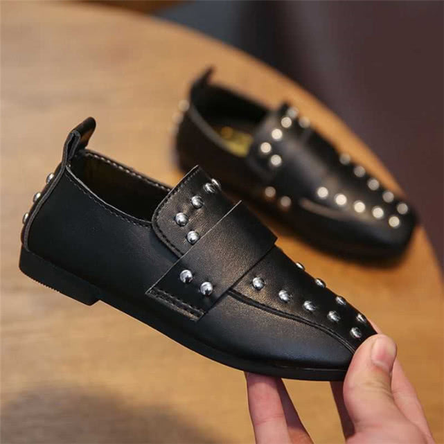 儿童最伤脚的四种鞋子,2岁宝宝穿什么鞋子不伤脚