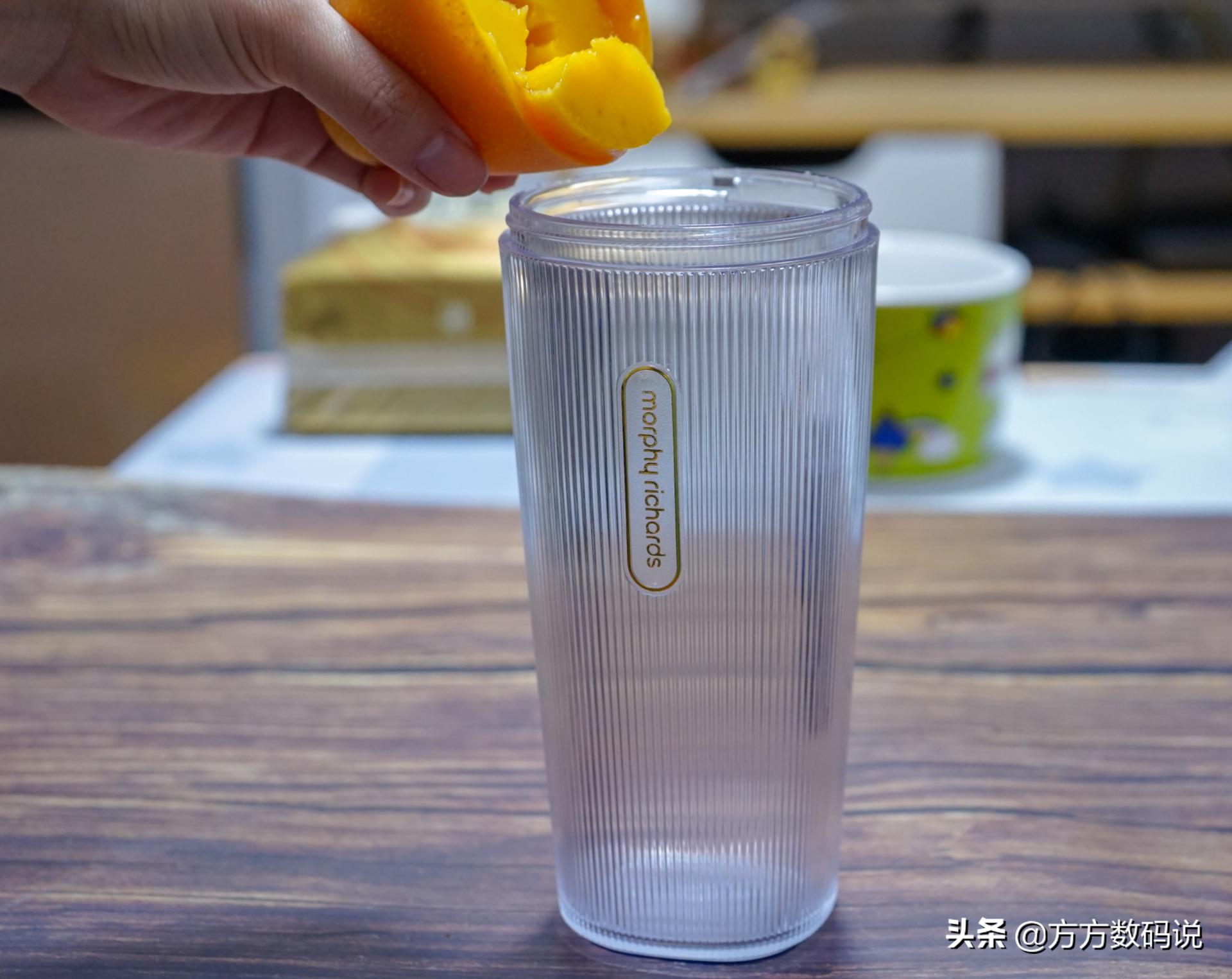 摩飞榨汁杯果汁推荐,摩飞便携榨汁桶明星
