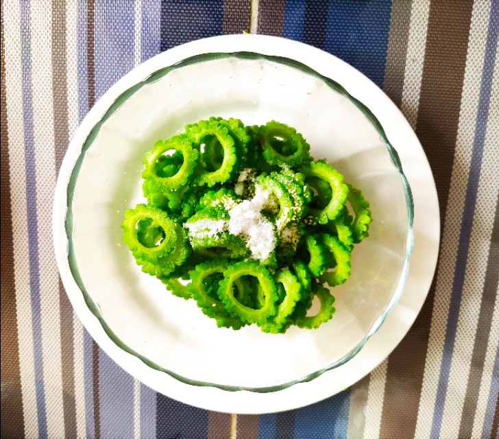 苦瓜怎样做不苦又好吃,苦瓜怎么做不苦不黄清热解毒