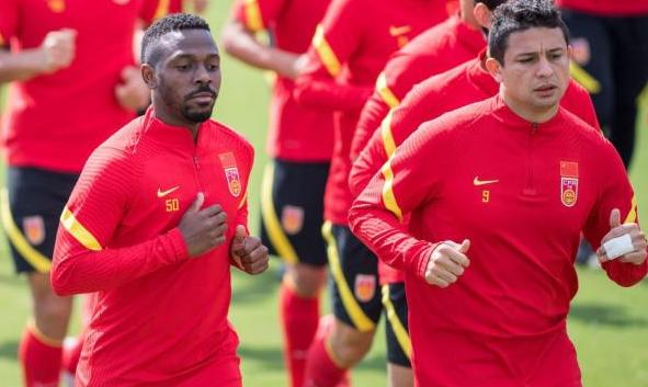 李铁国足两大国脚亚足联认可未来,李铁带领国足在十二强赛能走多远