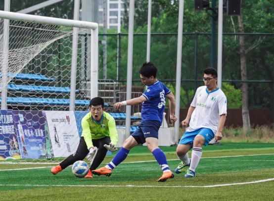 足球联赛榜首之战,榜首大战辽宁新疆