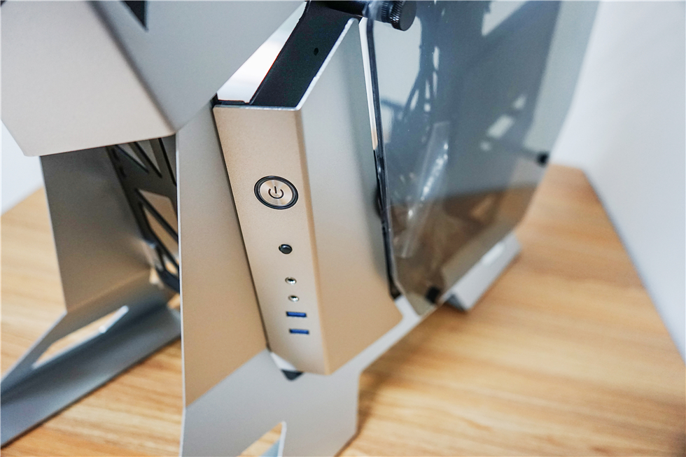 科技以灯为本，3600X+B450+BMR-24水冷+大水牛铁血战士机箱装机秀