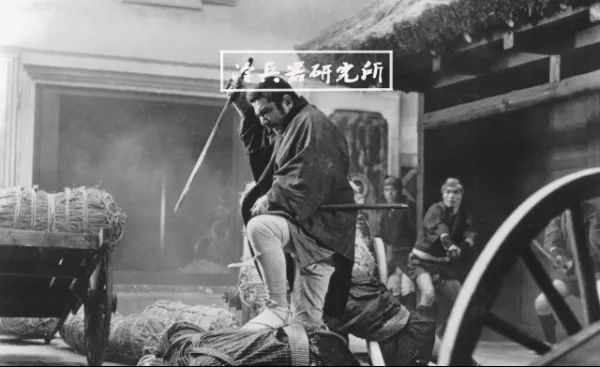 日本刀的瑕疵都是什么样子的,日本武士刀与中国的刀的对比