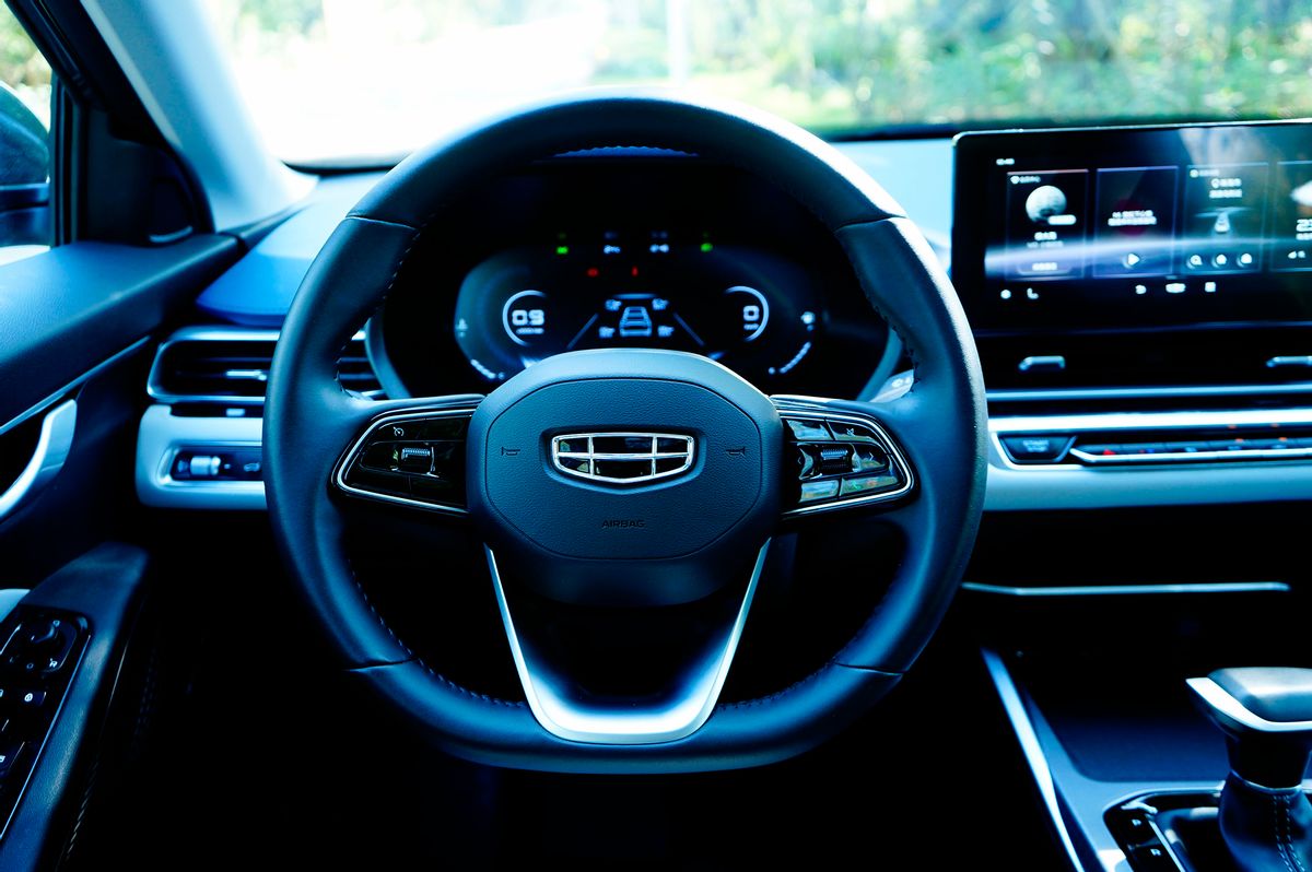 帝豪第四代冠军版豪华型驾驶体验,外观时尚舒适动力好的车