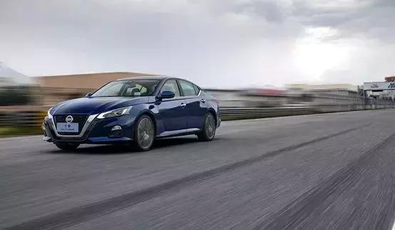 日系最强2.0T发动机，6.4秒破百，为何还是斗不过雅阁和凯美瑞？