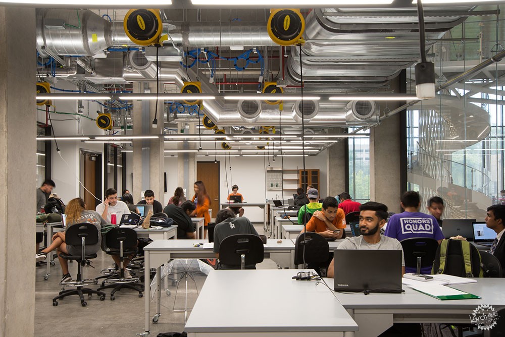 别人的教学楼，不仅用于学习，还是精致的艺术品