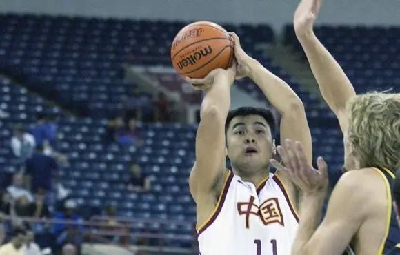 阿联最强一战41分11篮板,中国篮坛传奇王治郅