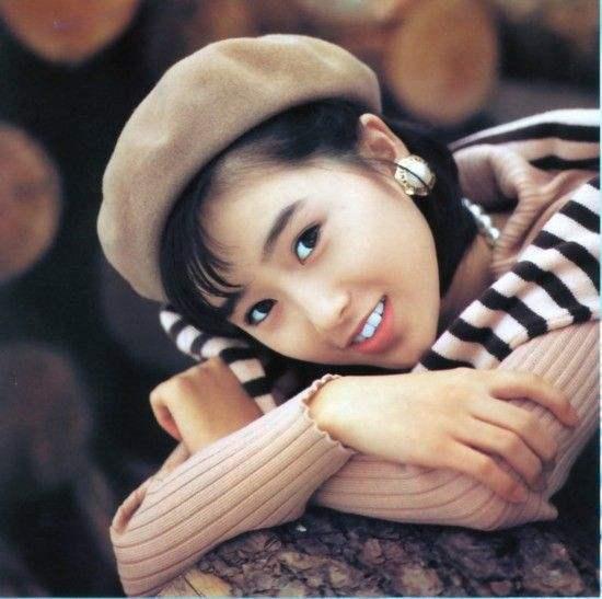 酒井法子年轻时穿绿裙照,酒井法子穿衣搭配