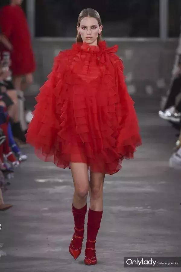 张艺兴valentino东京神图,张艺兴valentino秀场表演