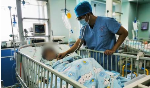 本想让宝宝凉快一下，没想到*处私**感染、蛋蛋被夹坏、面瘫、中毒..