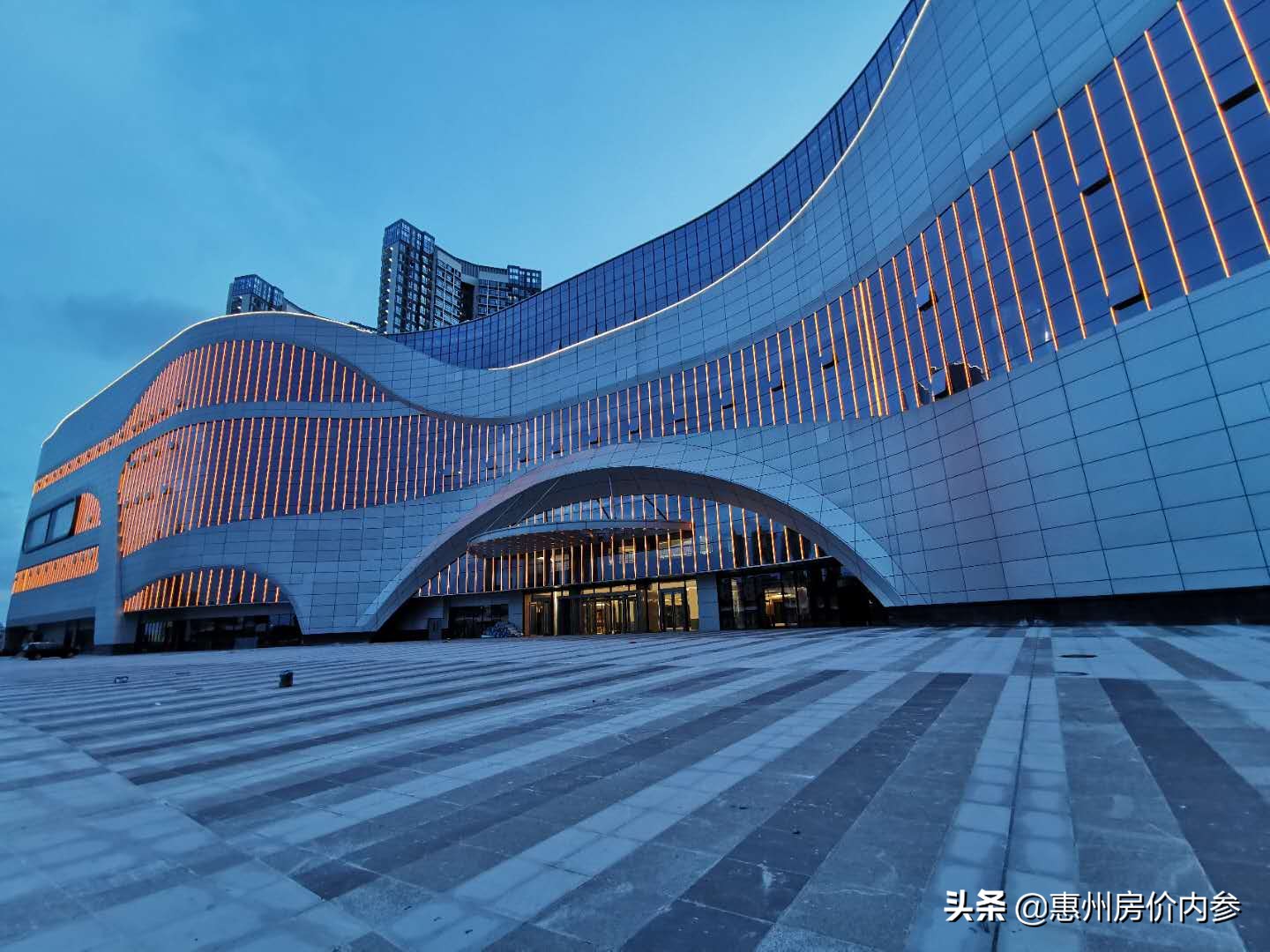 惠州隆生金山湖中心商场夜景,惠州隆生金山湖中心最新照片