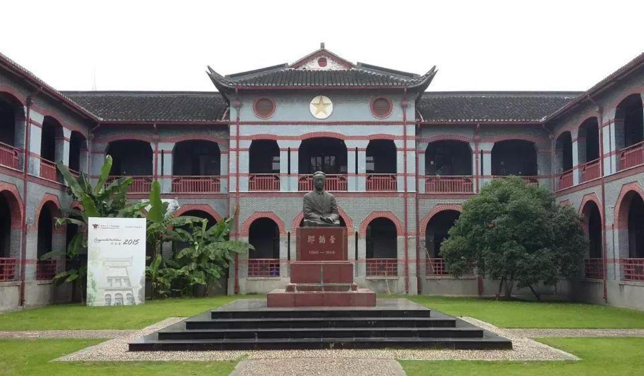 中国建立一个顶级足球学院,中国最牛逼的足球大学