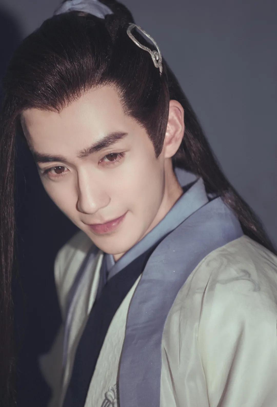 哪个男星演的狐狸精好看,长相最像狐狸精的演员