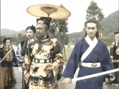 老虎：这是我准备养大吃的，你来凑什么热闹