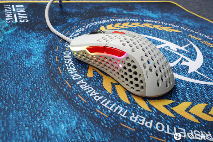 xtrfym4和xtrfym42区别,xtrfym4鼠标适合多大的手