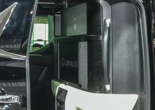 雷克萨斯LM明年2月24上市，网友：再不出来就要被炒到1000万了