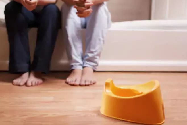 让宝宝离开尿不湿学会自己尿尿,怎么让宝宝戒掉尿不湿拉粑粑