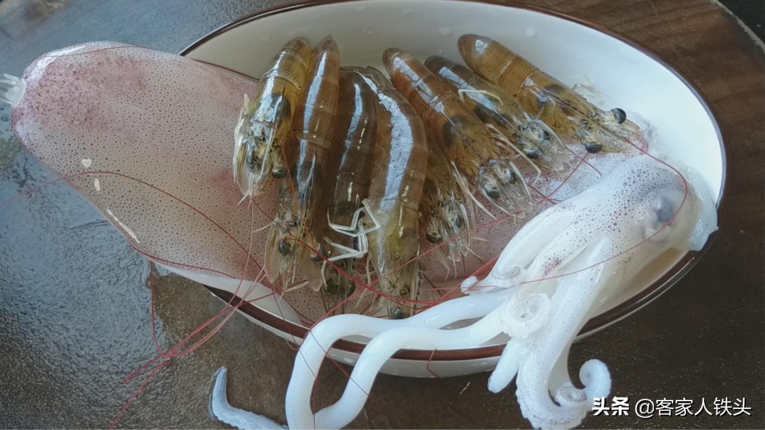 鱿鱼怎么切好吃又好看,青椒炒鱿鱼的鱿鱼要怎么切