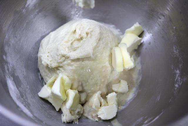 一次发酵成功的手工吐司做法,超柔软奶香吐司的家常做法