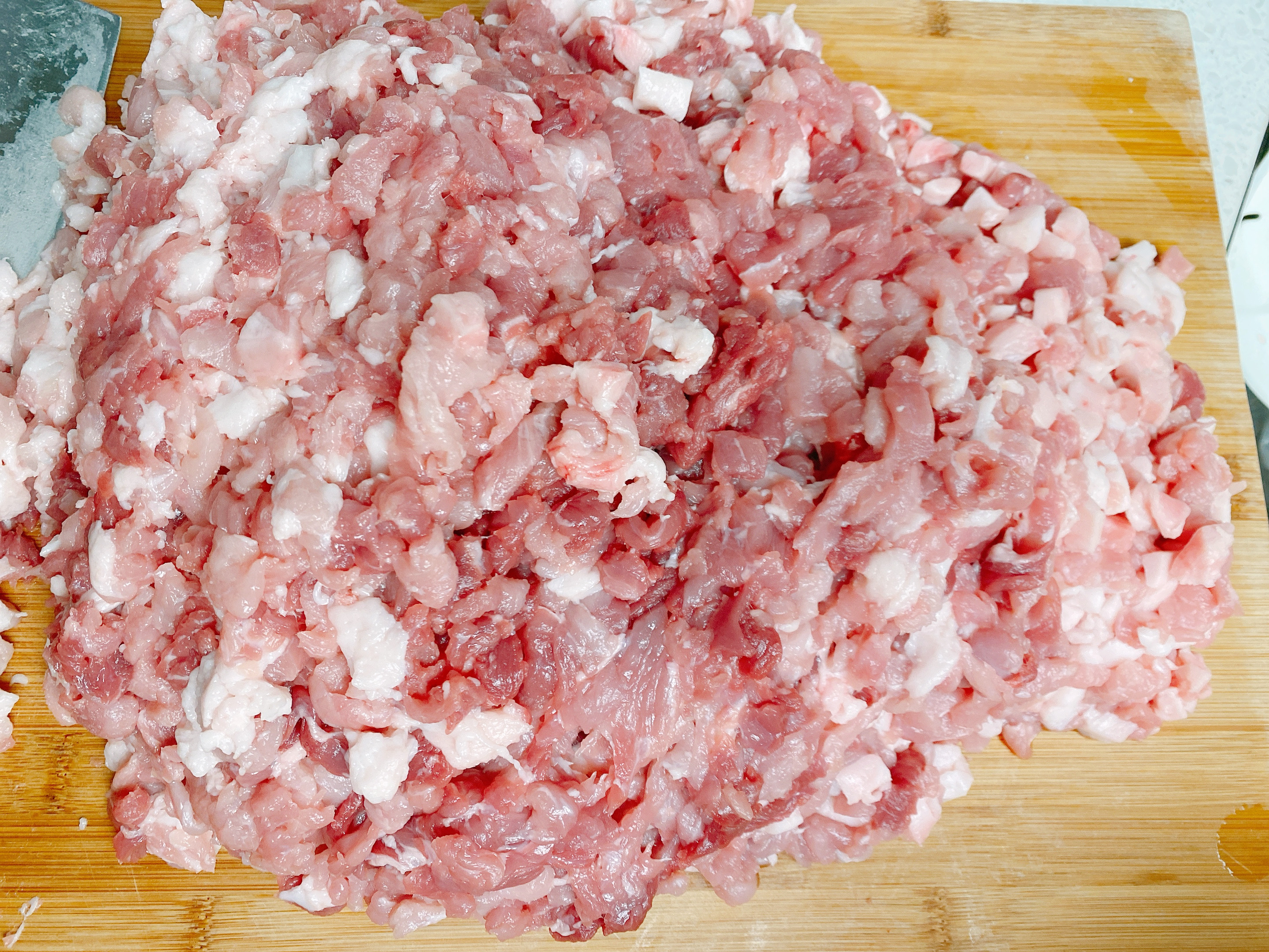 灌香肠制作方法和配方,灌香肠的做法10斤肉用多少盐