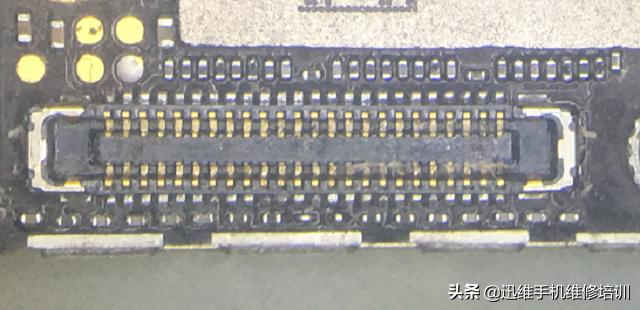 二修iPhone7P，焊盘掉点，尾插烧坏致手机不充电，飞线完美修复