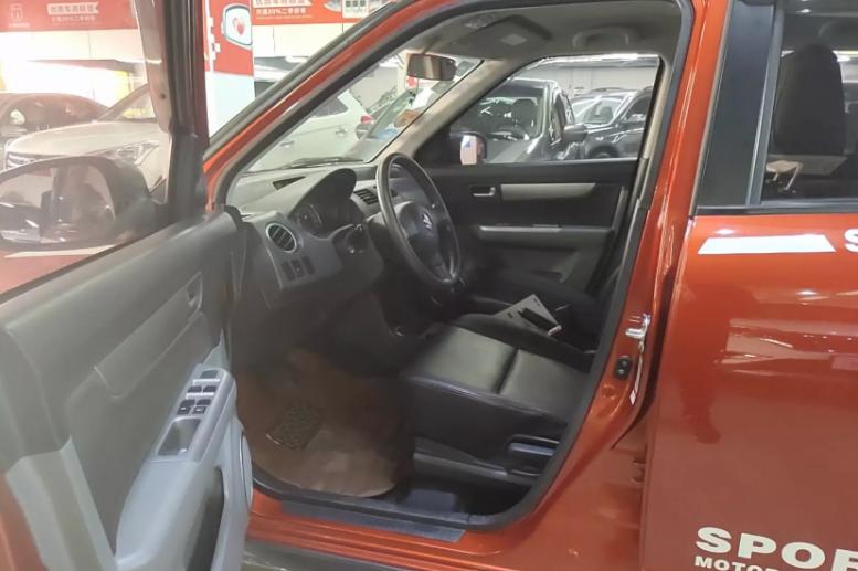 二手车买铃木雨燕好还是飞度,老款雨燕对比飞度