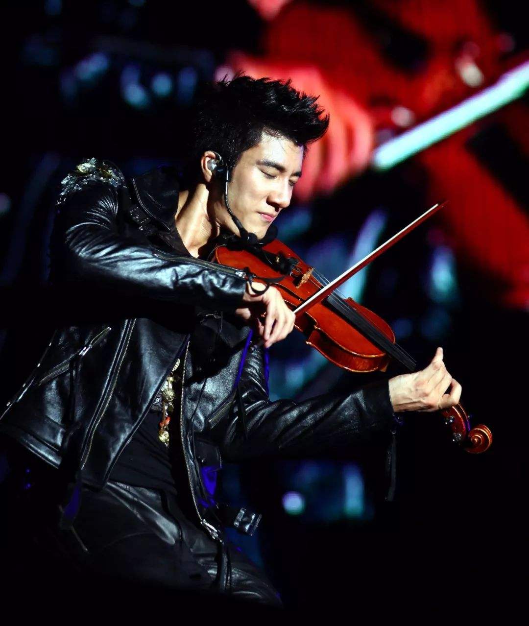 王力宏田馥甄完整视频,王力宏田馥甄同台唱歌