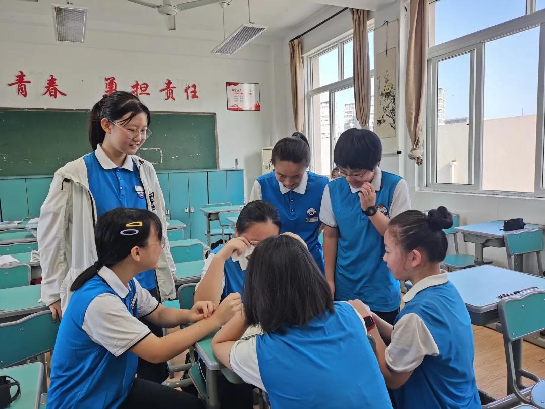 舟山定海教育丨「我和我的学生」书架角落的一朵“小花”