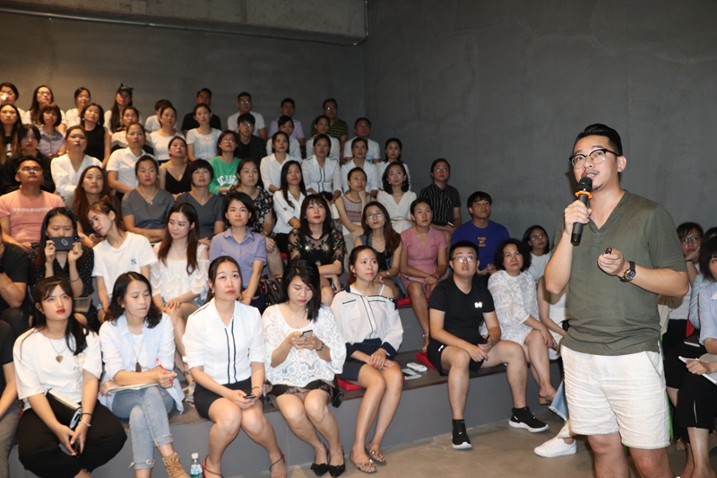 盛邦科勒学堂第11期在今日大讲堂举行，我渴望撲捉眼前所有的美