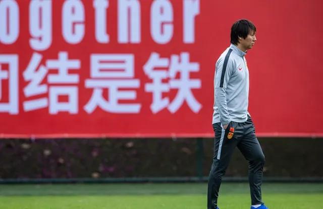 国足正式开练，李铁一举动超级圈粉，里皮永远都不可能做到