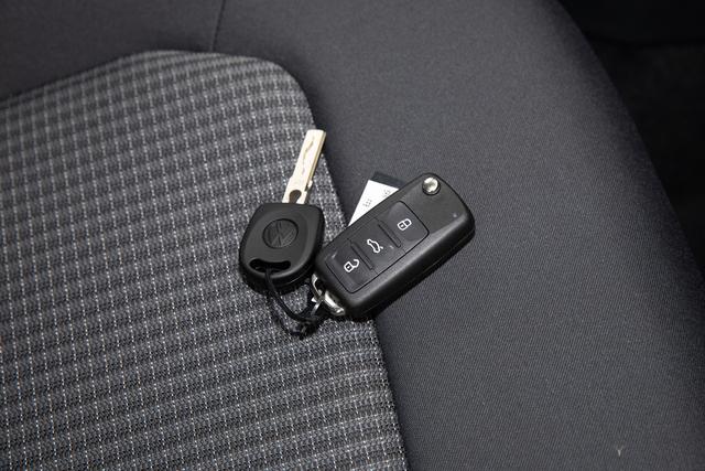 家用代步买桑塔纳还是帕萨特,家用桑塔纳怎么选配置