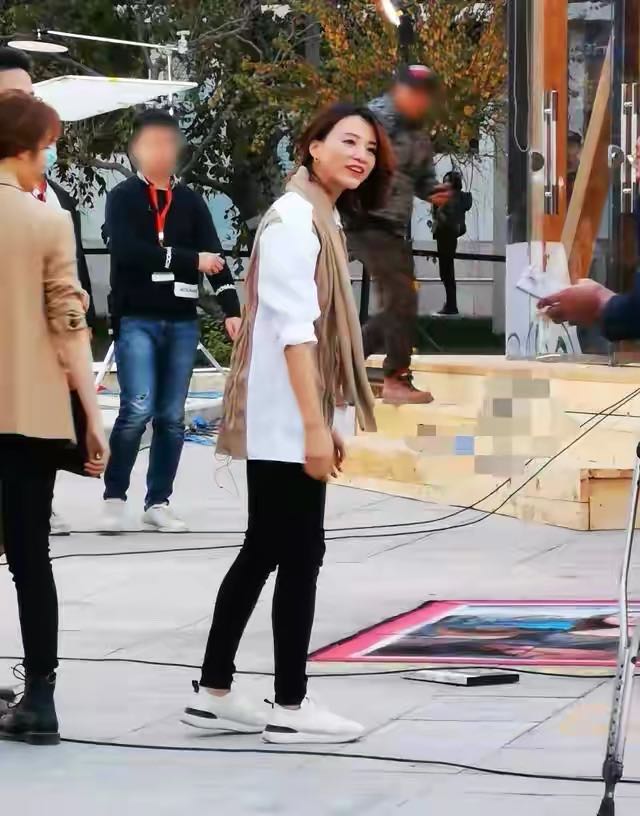 46岁董卿近照图,41岁的董卿近照