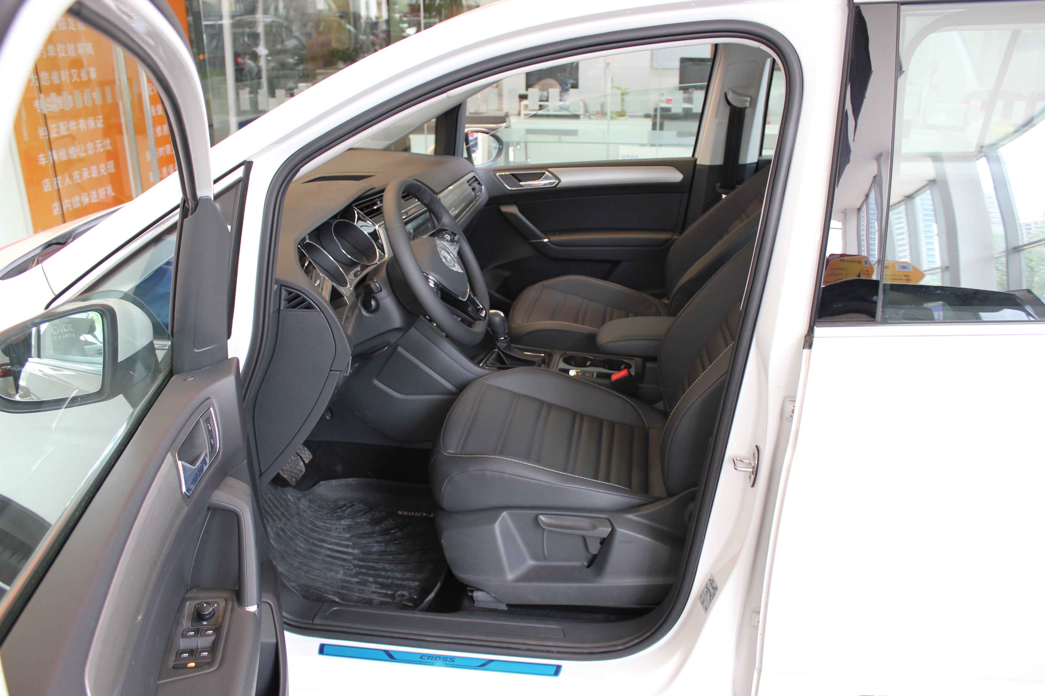 新款七座大众途安l1.6手动挡,大众途安l的图片