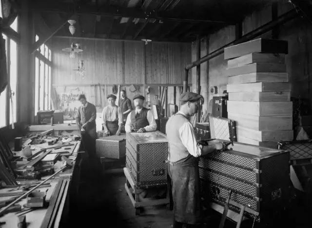 用“沉默”代言的rapper时尚爱物，“人间种草机”王菲超爱背的包