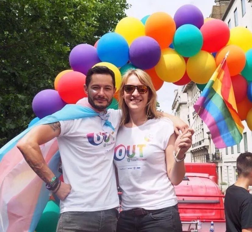 一对男女互换性别,一见钟情后生儿育女:有爱,性别有什么关系?